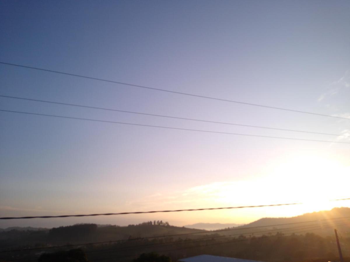 Paraiso Em Serra Negra Lindoia Com Linda Paisagem Luaran gambar