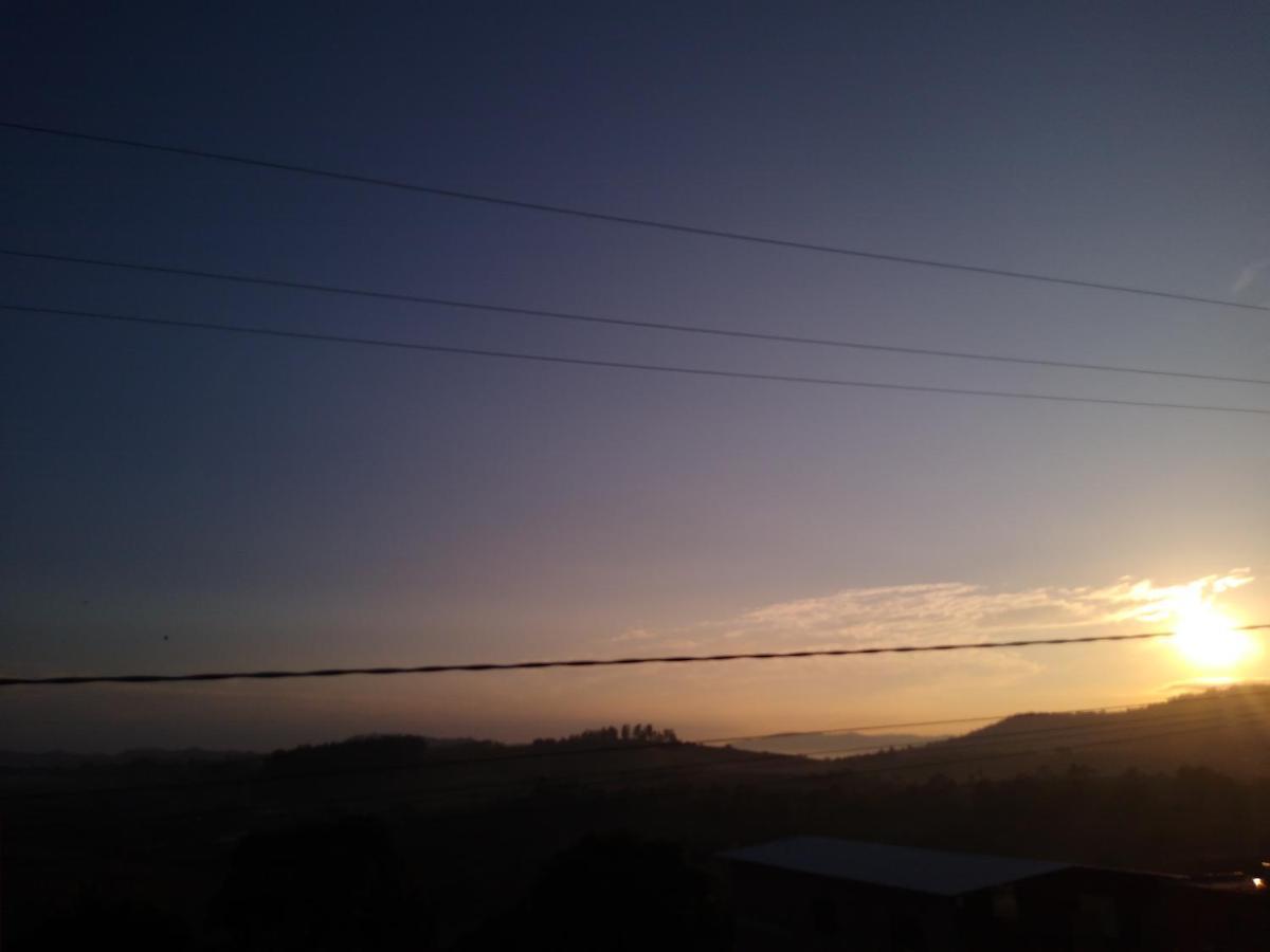 Paraiso Em Serra Negra Lindoia Com Linda Paisagem Luaran gambar