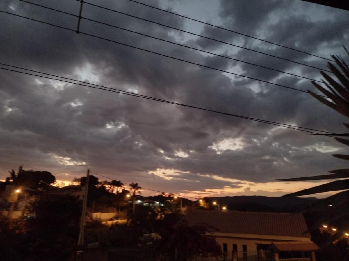 Paraiso Em Serra Negra Lindoia Com Linda Paisagem Luaran gambar